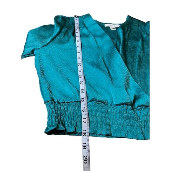 NWOT Monteau Los Angeles Green Top Cross front elastic waist, puff sleeve Large - Picture 8 of 10